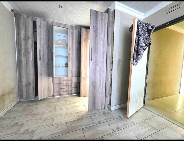 3 BEDROOM FREEHOLD FOR SALE IN IVY PARK